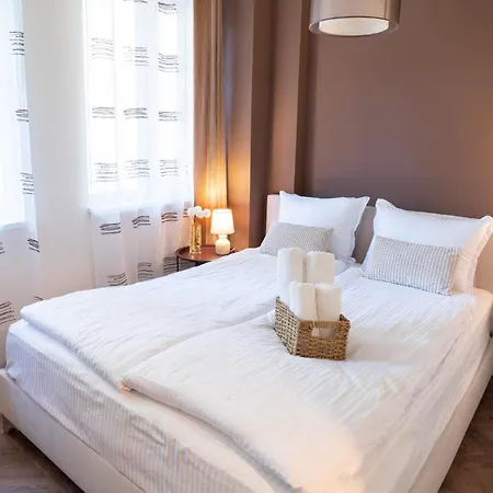 Seaside Estate - Cozy And Romantic - Public Parking Nearby